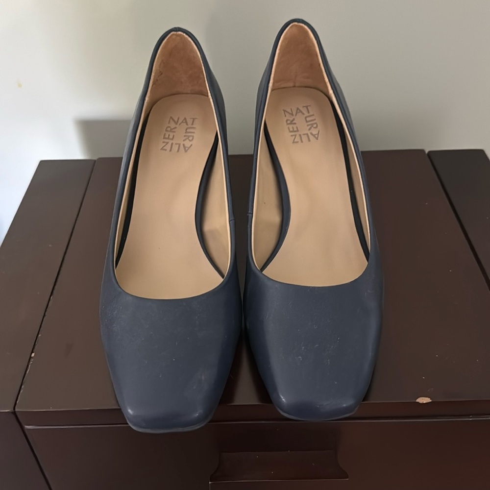 Like new Naturlizer ladies shoes